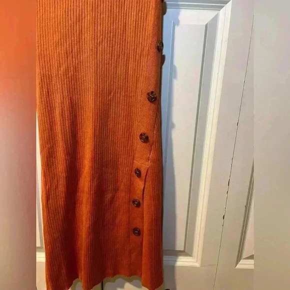 Olive & Oak Ribbed Rust Orange Maxi Dress with Side Buttons Sleeveless E58 - Picture 2 of 8